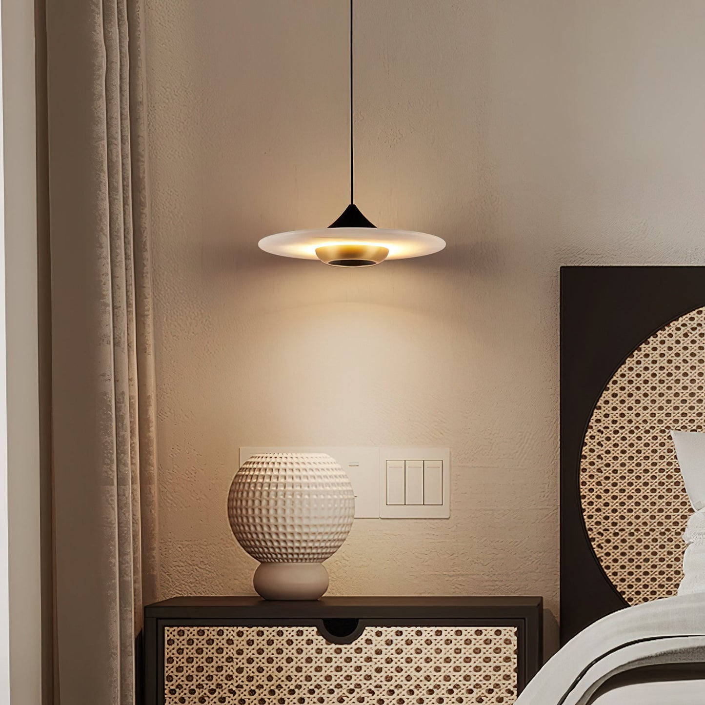 Ipno LED Alabaster Pendant Light, detail