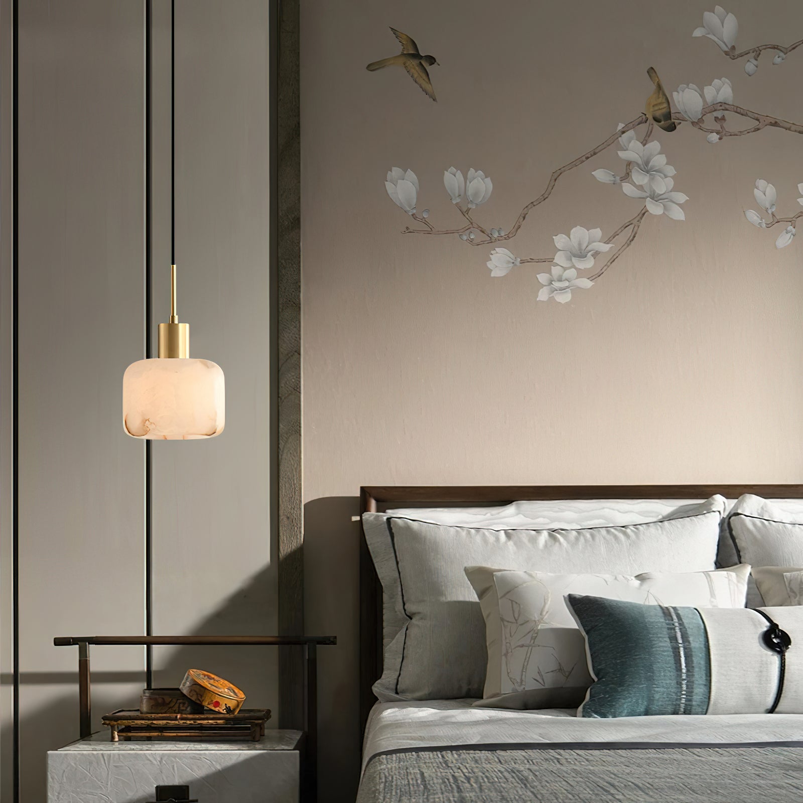 Natural Alabaster Small Pendant Light – Dimmable, detail