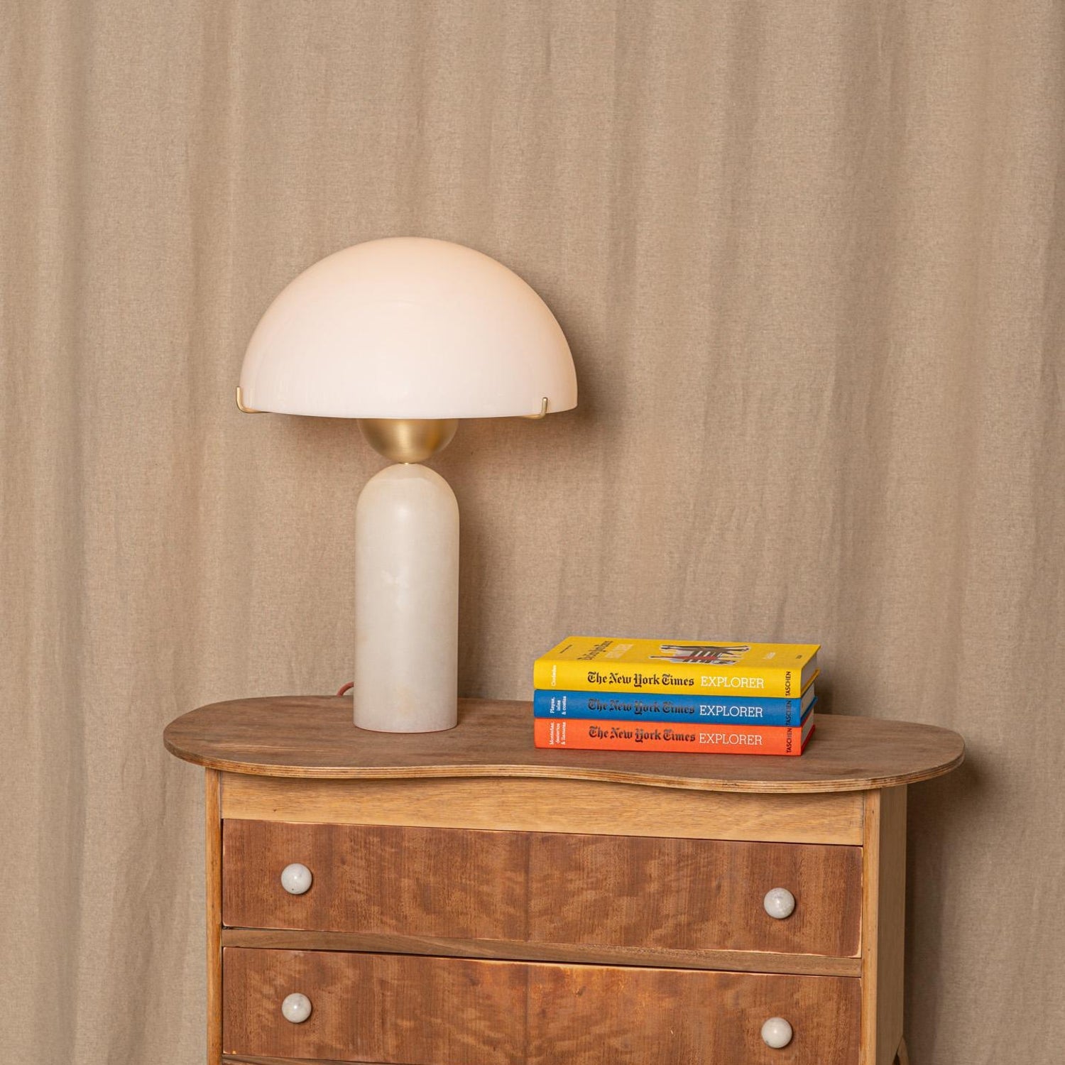 Peono Alabaster Table Lamp – Dimmable, view 4
